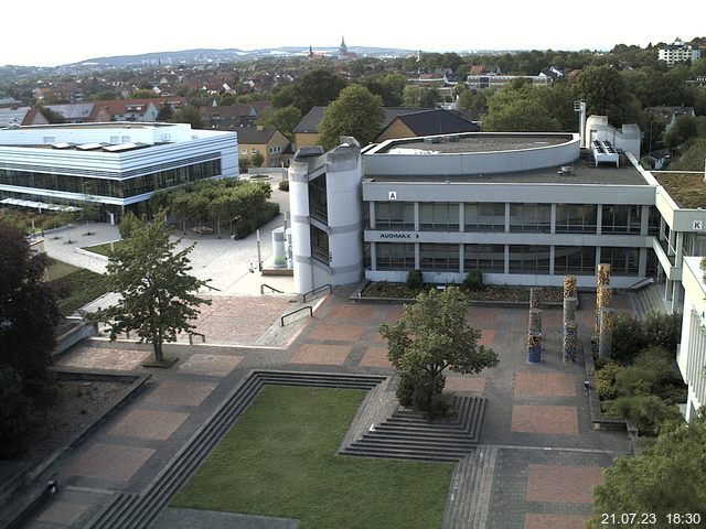 Foto der Webcam: Verwaltungsgebäude, Innenhof mit Audimax, Hörsaal-Gebäude 1