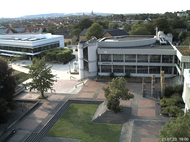 Foto der Webcam: Verwaltungsgebäude, Innenhof mit Audimax, Hörsaal-Gebäude 1