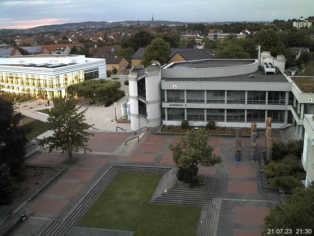 Foto der Webcam: Verwaltungsgebäude, Innenhof mit Audimax, Hörsaal-Gebäude 1