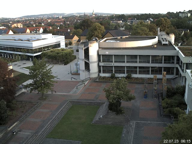 Foto der Webcam: Verwaltungsgebäude, Innenhof mit Audimax, Hörsaal-Gebäude 1