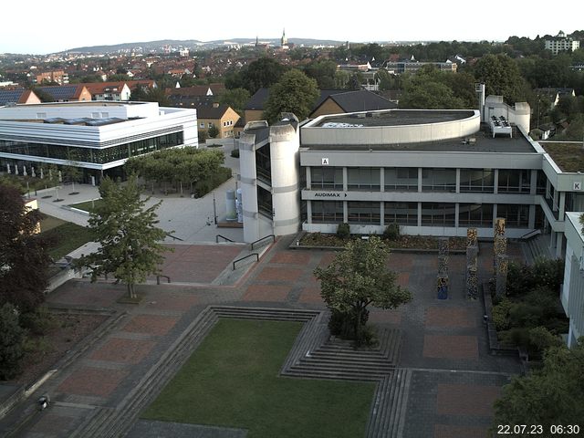 Foto der Webcam: Verwaltungsgebäude, Innenhof mit Audimax, Hörsaal-Gebäude 1