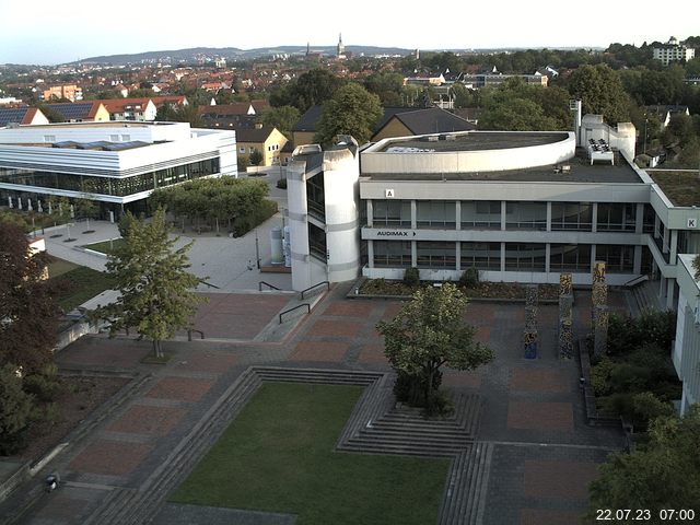 Foto der Webcam: Verwaltungsgebäude, Innenhof mit Audimax, Hörsaal-Gebäude 1