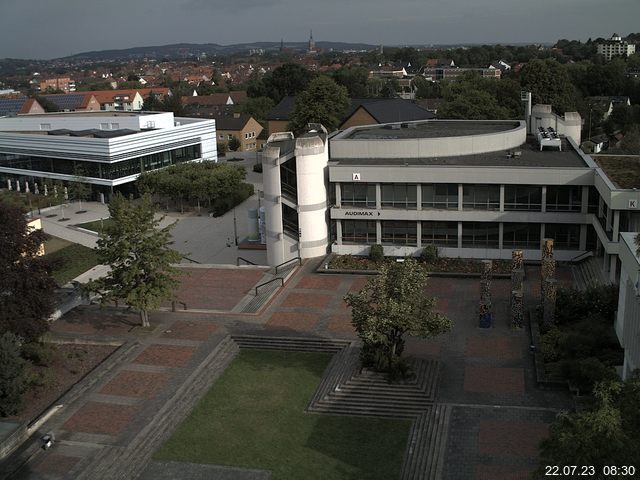 Foto der Webcam: Verwaltungsgebäude, Innenhof mit Audimax, Hörsaal-Gebäude 1