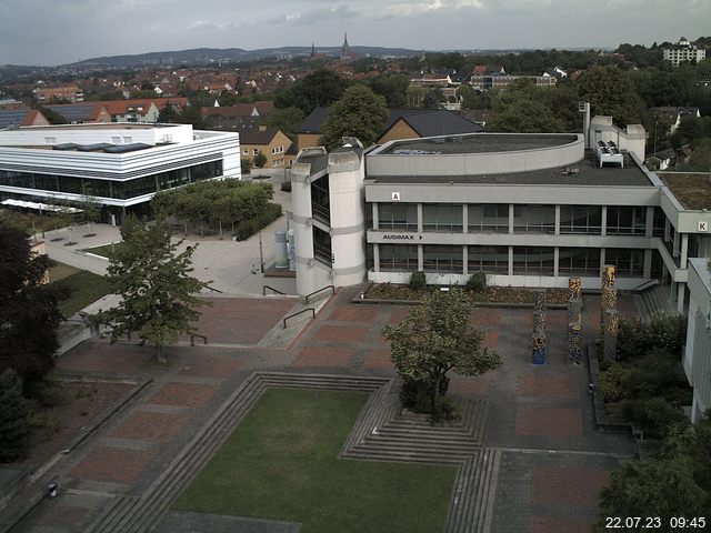 Foto der Webcam: Verwaltungsgebäude, Innenhof mit Audimax, Hörsaal-Gebäude 1