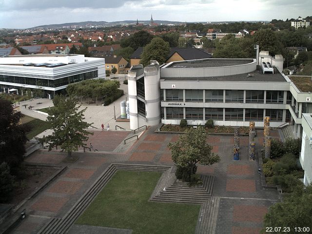 Foto der Webcam: Verwaltungsgebäude, Innenhof mit Audimax, Hörsaal-Gebäude 1