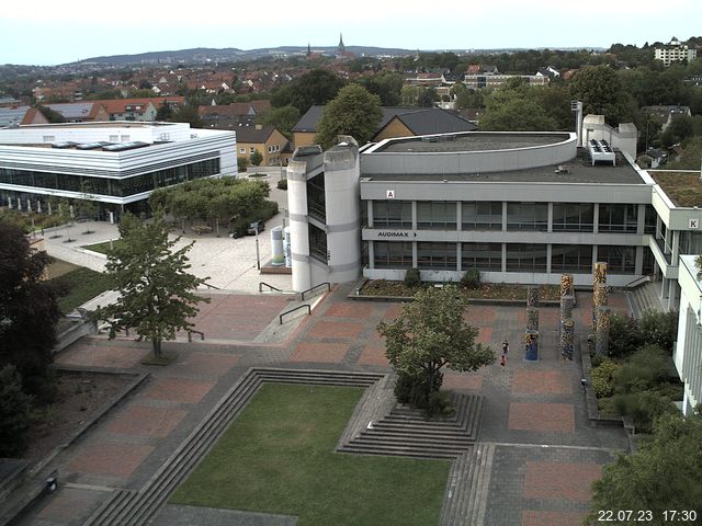 Foto der Webcam: Verwaltungsgebäude, Innenhof mit Audimax, Hörsaal-Gebäude 1