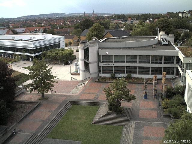 Foto der Webcam: Verwaltungsgebäude, Innenhof mit Audimax, Hörsaal-Gebäude 1