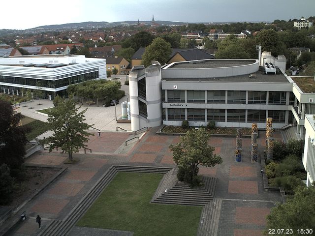 Foto der Webcam: Verwaltungsgebäude, Innenhof mit Audimax, Hörsaal-Gebäude 1