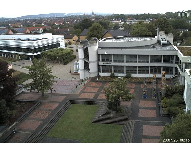 Foto der Webcam: Verwaltungsgebäude, Innenhof mit Audimax, Hörsaal-Gebäude 1