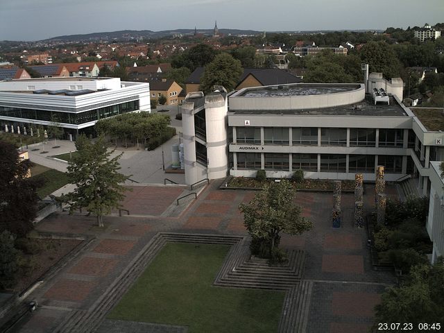 Foto der Webcam: Verwaltungsgebäude, Innenhof mit Audimax, Hörsaal-Gebäude 1