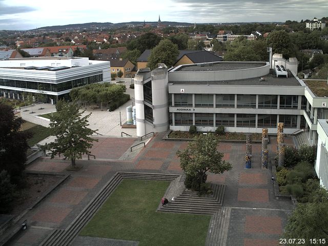 Foto der Webcam: Verwaltungsgebäude, Innenhof mit Audimax, Hörsaal-Gebäude 1