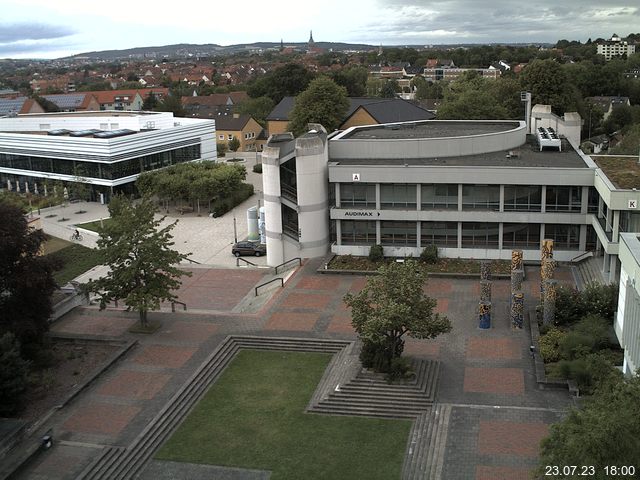 Foto der Webcam: Verwaltungsgebäude, Innenhof mit Audimax, Hörsaal-Gebäude 1