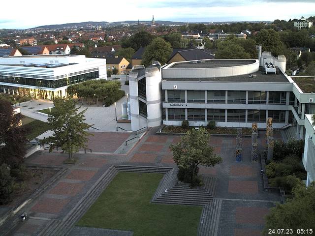 Foto der Webcam: Verwaltungsgebäude, Innenhof mit Audimax, Hörsaal-Gebäude 1