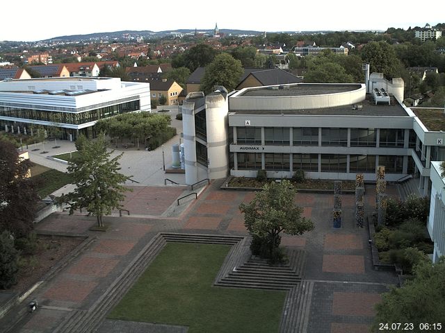 Foto der Webcam: Verwaltungsgebäude, Innenhof mit Audimax, Hörsaal-Gebäude 1