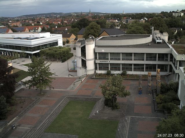 Foto der Webcam: Verwaltungsgebäude, Innenhof mit Audimax, Hörsaal-Gebäude 1