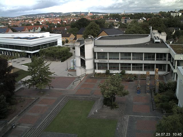 Foto der Webcam: Verwaltungsgebäude, Innenhof mit Audimax, Hörsaal-Gebäude 1