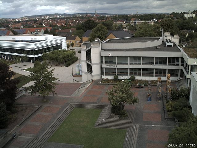 Foto der Webcam: Verwaltungsgebäude, Innenhof mit Audimax, Hörsaal-Gebäude 1