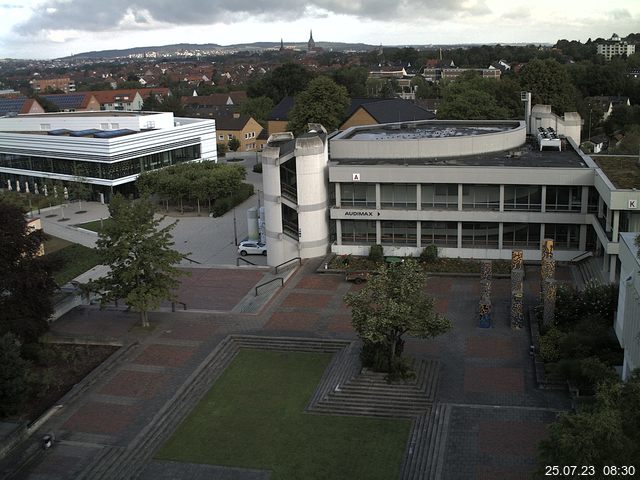 Foto der Webcam: Verwaltungsgebäude, Innenhof mit Audimax, Hörsaal-Gebäude 1