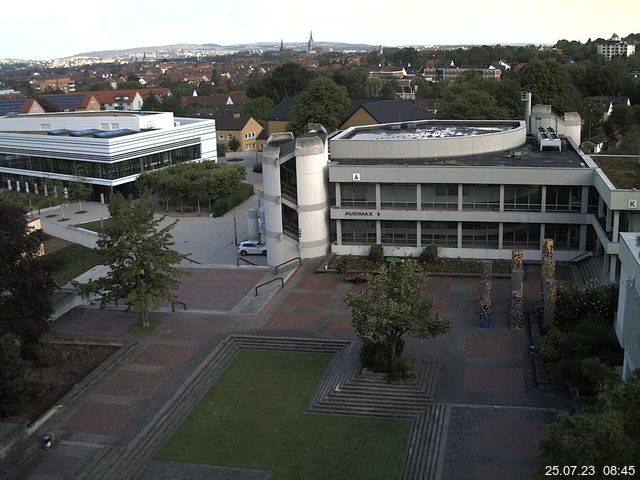 Foto der Webcam: Verwaltungsgebäude, Innenhof mit Audimax, Hörsaal-Gebäude 1