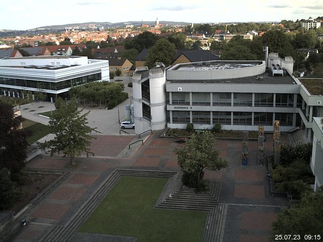 Foto der Webcam: Verwaltungsgebäude, Innenhof mit Audimax, Hörsaal-Gebäude 1