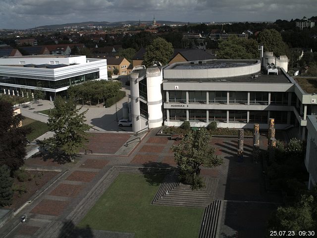 Foto der Webcam: Verwaltungsgebäude, Innenhof mit Audimax, Hörsaal-Gebäude 1