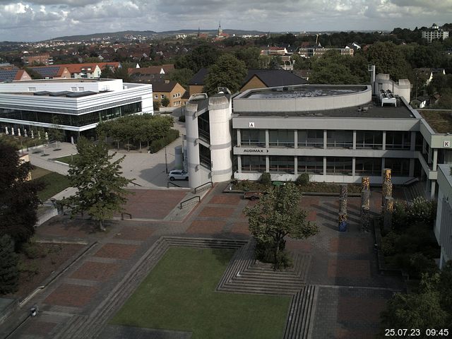 Foto der Webcam: Verwaltungsgebäude, Innenhof mit Audimax, Hörsaal-Gebäude 1