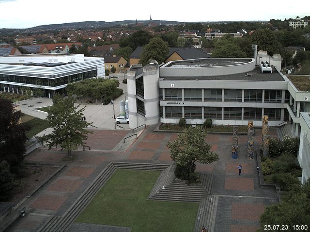 Foto der Webcam: Verwaltungsgebäude, Innenhof mit Audimax, Hörsaal-Gebäude 1