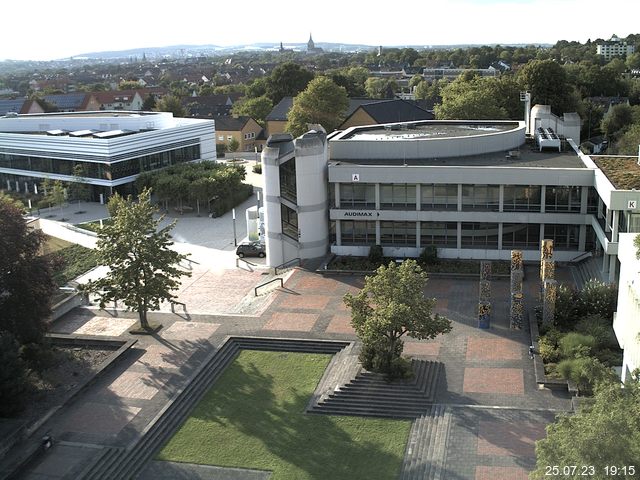 Foto der Webcam: Verwaltungsgebäude, Innenhof mit Audimax, Hörsaal-Gebäude 1