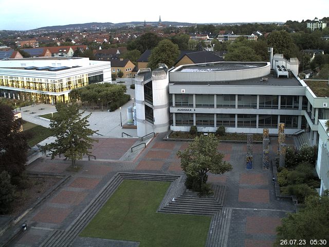 Foto der Webcam: Verwaltungsgebäude, Innenhof mit Audimax, Hörsaal-Gebäude 1