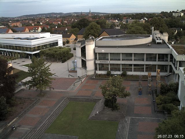 Foto der Webcam: Verwaltungsgebäude, Innenhof mit Audimax, Hörsaal-Gebäude 1