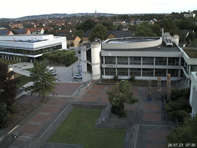 Foto der Webcam: Verwaltungsgebäude, Innenhof mit Audimax, Hörsaal-Gebäude 1