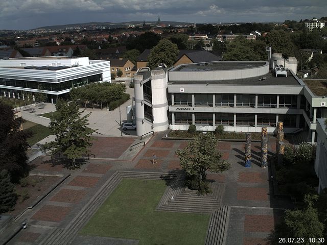 Foto der Webcam: Verwaltungsgebäude, Innenhof mit Audimax, Hörsaal-Gebäude 1