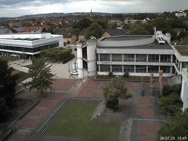 Foto der Webcam: Verwaltungsgebäude, Innenhof mit Audimax, Hörsaal-Gebäude 1