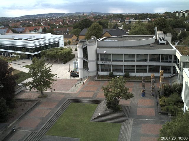 Foto der Webcam: Verwaltungsgebäude, Innenhof mit Audimax, Hörsaal-Gebäude 1