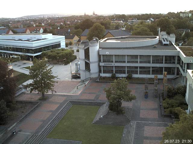 Foto der Webcam: Verwaltungsgebäude, Innenhof mit Audimax, Hörsaal-Gebäude 1