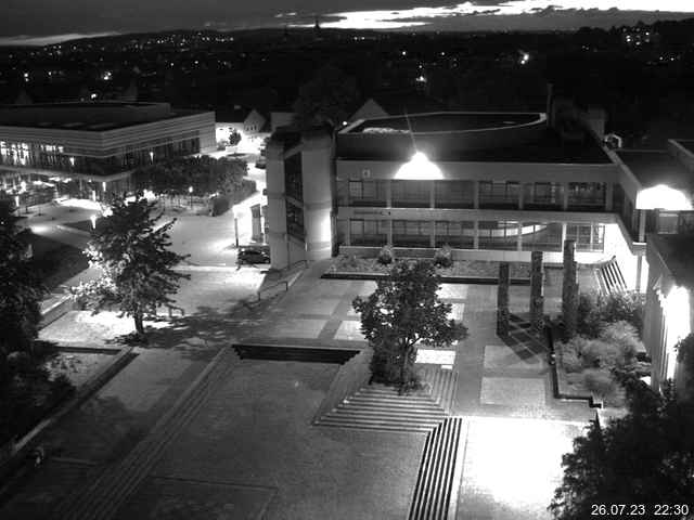 Foto der Webcam: Verwaltungsgebäude, Innenhof mit Audimax, Hörsaal-Gebäude 1