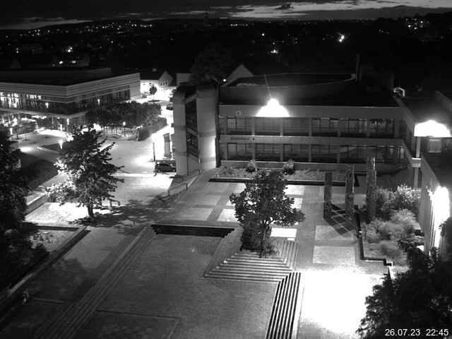 Foto der Webcam: Verwaltungsgebäude, Innenhof mit Audimax, Hörsaal-Gebäude 1