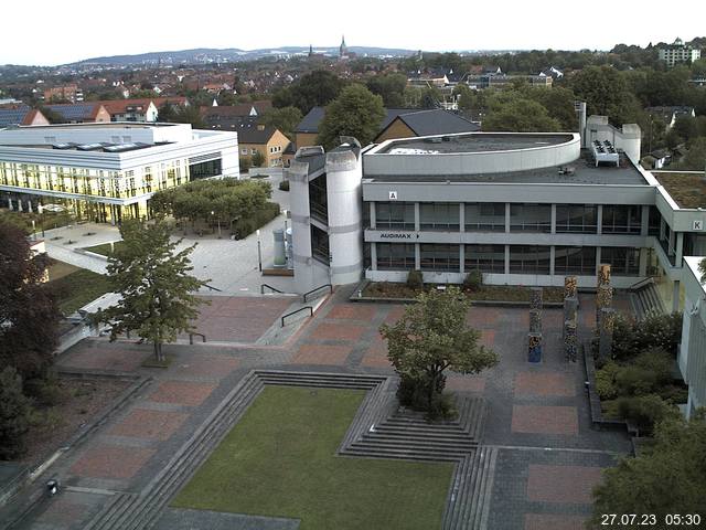 Foto der Webcam: Verwaltungsgebäude, Innenhof mit Audimax, Hörsaal-Gebäude 1