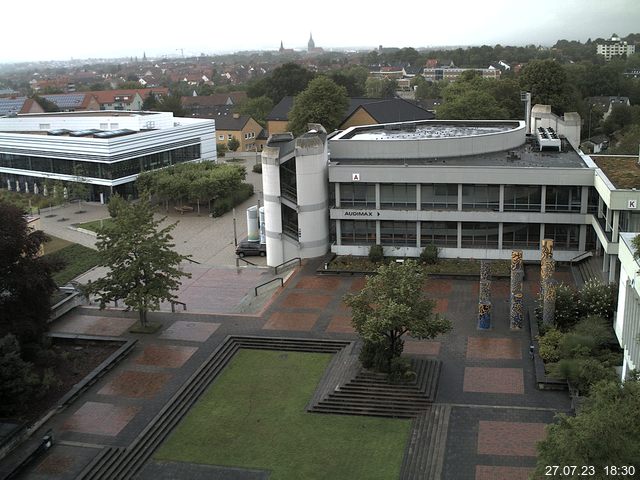 Foto der Webcam: Verwaltungsgebäude, Innenhof mit Audimax, Hörsaal-Gebäude 1