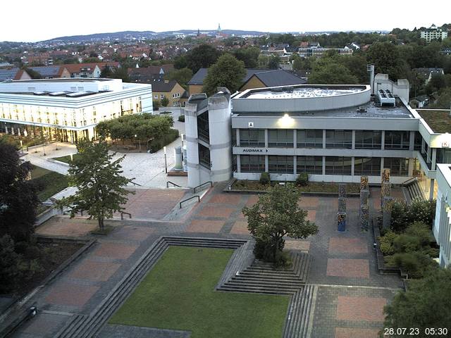 Foto der Webcam: Verwaltungsgebäude, Innenhof mit Audimax, Hörsaal-Gebäude 1