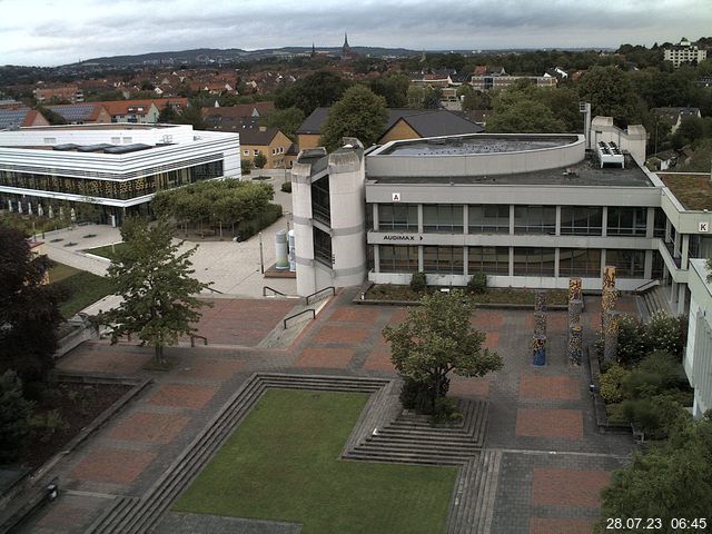 Foto der Webcam: Verwaltungsgebäude, Innenhof mit Audimax, Hörsaal-Gebäude 1