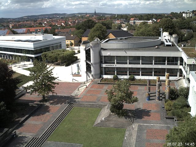 Foto der Webcam: Verwaltungsgebäude, Innenhof mit Audimax, Hörsaal-Gebäude 1