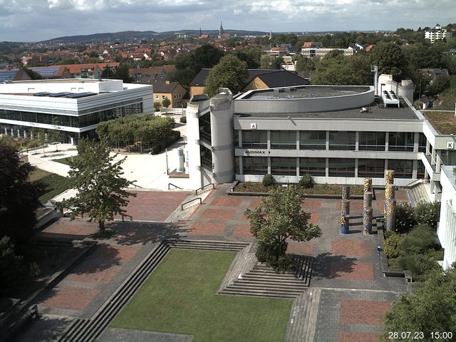 Foto der Webcam: Verwaltungsgebäude, Innenhof mit Audimax, Hörsaal-Gebäude 1