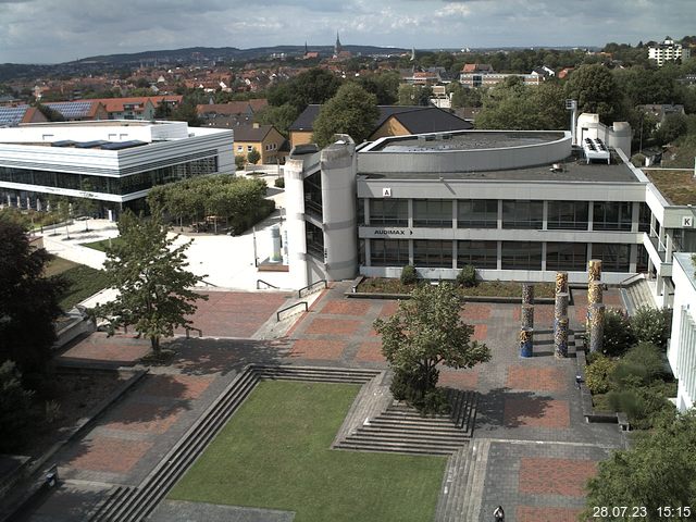 Foto der Webcam: Verwaltungsgebäude, Innenhof mit Audimax, Hörsaal-Gebäude 1