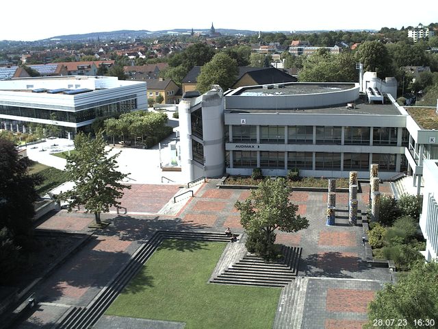 Foto der Webcam: Verwaltungsgebäude, Innenhof mit Audimax, Hörsaal-Gebäude 1