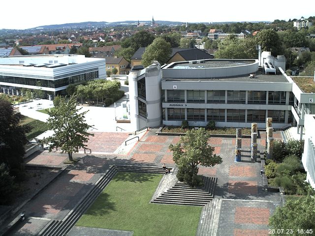 Foto der Webcam: Verwaltungsgebäude, Innenhof mit Audimax, Hörsaal-Gebäude 1