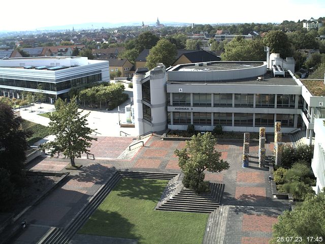 Foto der Webcam: Verwaltungsgebäude, Innenhof mit Audimax, Hörsaal-Gebäude 1