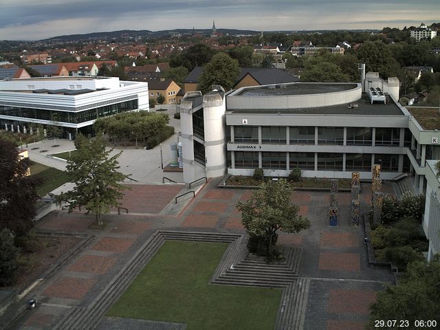 Foto der Webcam: Verwaltungsgebäude, Innenhof mit Audimax, Hörsaal-Gebäude 1