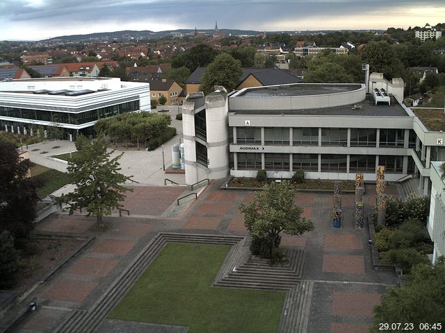 Foto der Webcam: Verwaltungsgebäude, Innenhof mit Audimax, Hörsaal-Gebäude 1