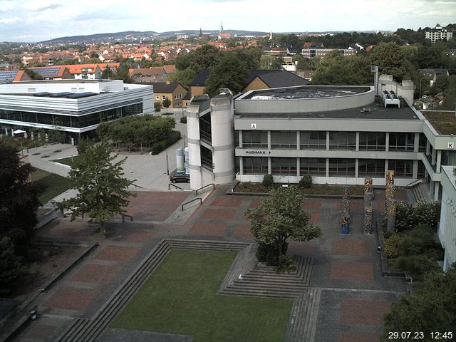 Foto der Webcam: Verwaltungsgebäude, Innenhof mit Audimax, Hörsaal-Gebäude 1